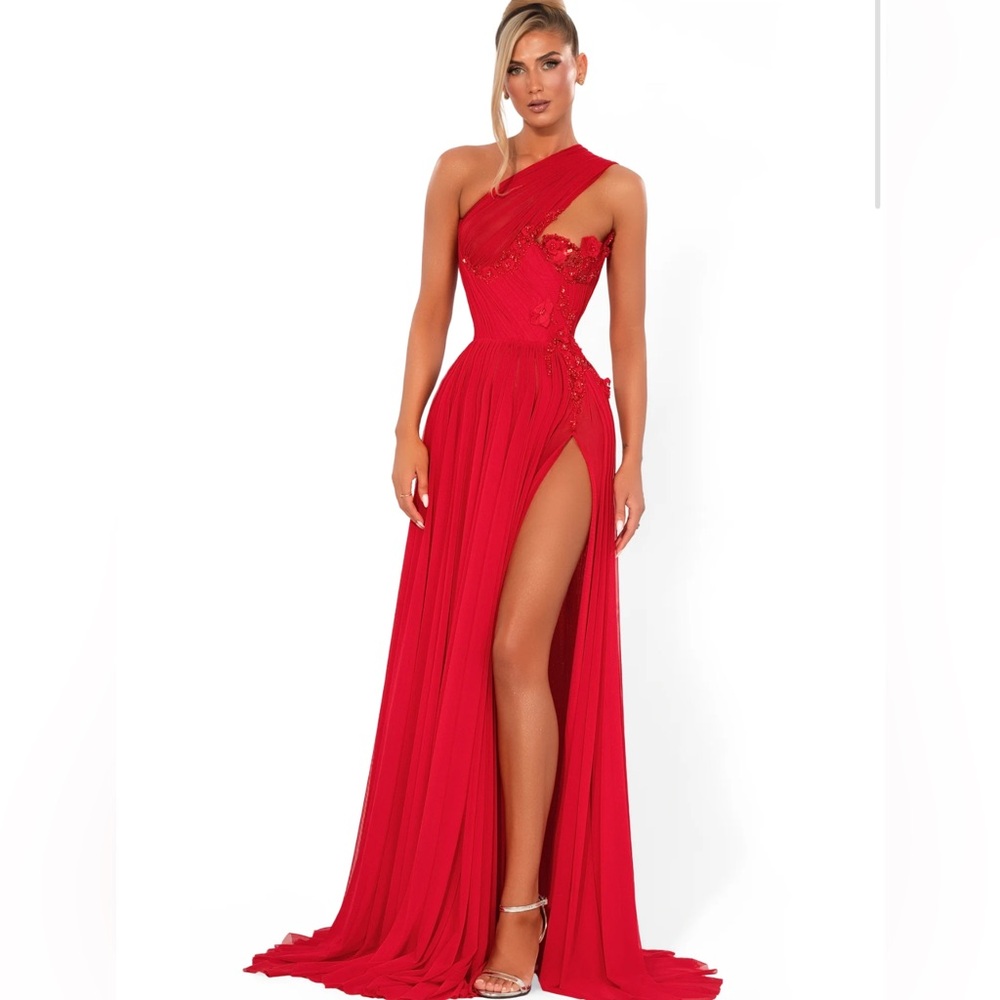 Elegant Red One-Shoulder Gown